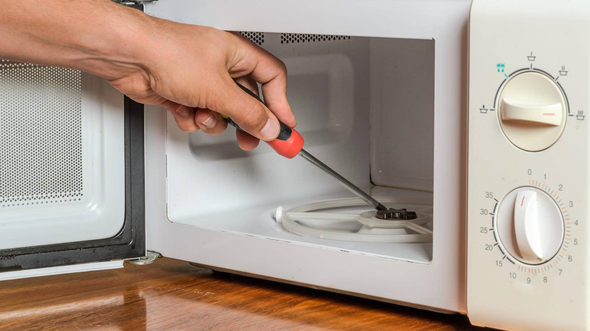Frigidaire Microwave Tripping Breaker: 10 Ways to Fix It Now
